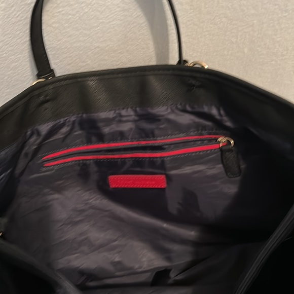 Tommy Hilfiger tote never used. 18.75” with attached bag - Picture 5 of 9